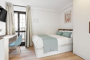 Square Rooms by Charming