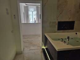 Arco Boutique Rooms