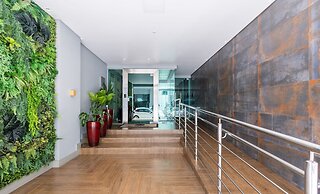 Apt w/ Gourmet Balcony 450m From Beach Reb0802