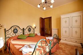 Apartment With Swimming Pool in Tuscany