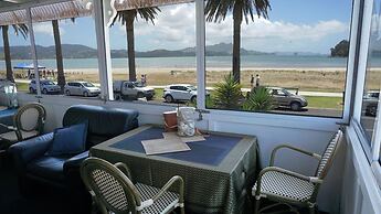 Nana Glad's Beach Front Accommodation
