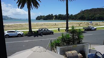 Nana Glad's Beach Front Accommodation
