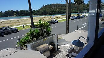 Nana Glad's Beach Front Accommodation
