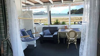 Nana Glad's Beach Front Accommodation