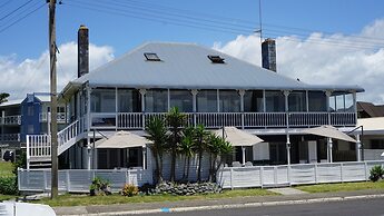 Nana Glad's Beach Front Accommodation
