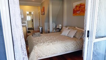 Nana Glad's Beach Front Accommodation