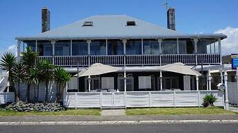 Nana Glad's Beach Front Accommodation