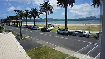 Nana Glad's Beach Front Accommodation