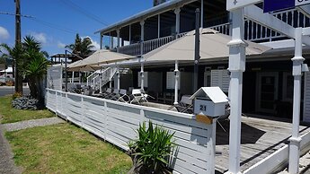Nana Glad's Beach Front Accommodation