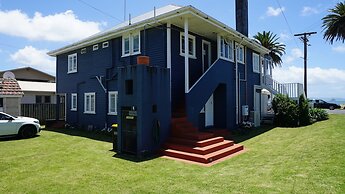 Nana Glad's Beach Front Accommodation
