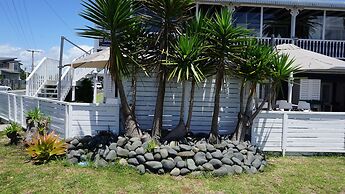 Nana Glad's Beach Front Accommodation