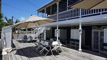 Nana Glad's Beach Front Accommodation