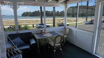 Nana Glad's Beach Front Accommodation