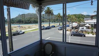 Nana Glad's Beach Front Accommodation