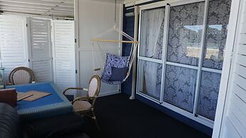Nana Glad's Beach Front Accommodation