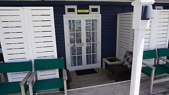Nana Glad's Beach Front Accommodation