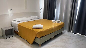 M9 REST HOUSE VENICE