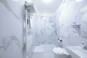 M9 REST HOUSE VENICE