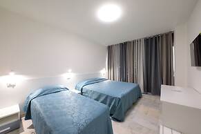M9 REST HOUSE VENICE