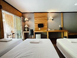 The Hub Erawan Resort
