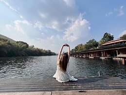 The Hub Erawan Resort