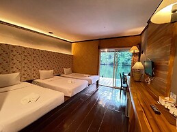 The Hub Erawan Resort
