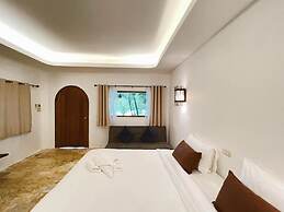 The Hub Erawan Resort