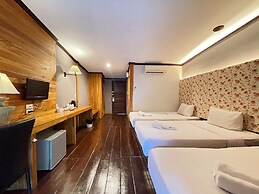 The Hub Erawan Resort