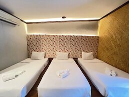 The Hub Erawan Resort