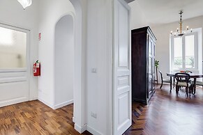 Elegant 3-Bedroom Apt in Piazza Mazzini
