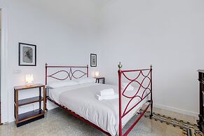 Elegant 3-Bedroom Apt in Piazza Mazzini