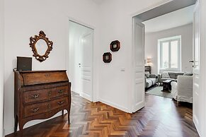 Elegant 3-Bedroom Apt in Piazza Mazzini