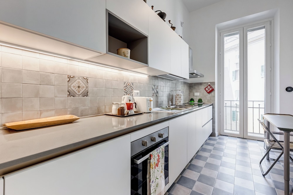 Elegant 3-Bedroom Apt in Piazza Mazzini