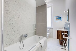 Elegant 3-Bedroom Apt in Piazza Mazzini