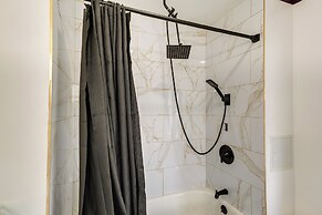 7 Mi to Philly Stadiums! Charming Apartment