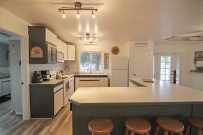 Fish Hatchery Ranch w/ Furnished Patio