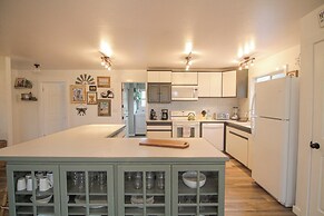 Fish Hatchery Ranch w/ Furnished Patio