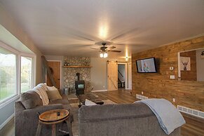 Fish Hatchery Ranch w/ Furnished Patio