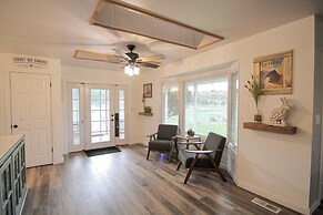 Fish Hatchery Ranch w/ Furnished Patio