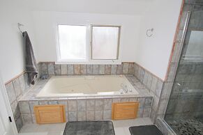 Fish Hatchery Ranch w/ Furnished Patio