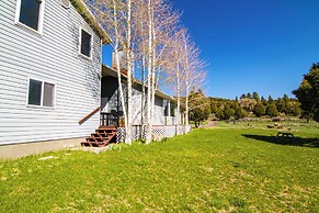 Fish Hatchery Ranch w/ Furnished Patio