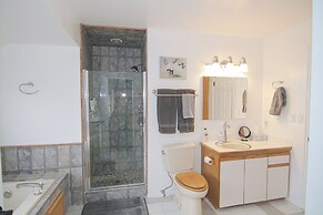 Fish Hatchery Ranch w/ Furnished Patio
