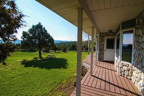 Fish Hatchery Ranch w/ Furnished Patio