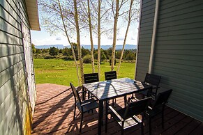 Fish Hatchery Ranch w/ Furnished Patio