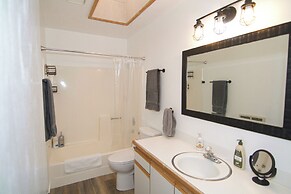 Fish Hatchery Ranch w/ Furnished Patio