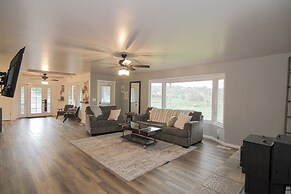 Fish Hatchery Ranch w/ Furnished Patio
