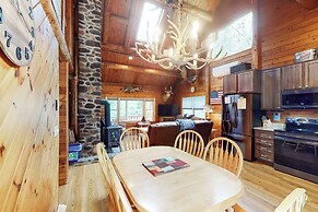 Relaxing 3BR Fireplace Deck Fire Pit
