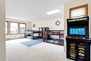 4BR Oceanfront Oasis w/ Patio, Views & Games