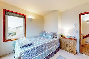 4BR Oceanfront Oasis w/ Patio, Views & Games