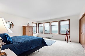 4BR Oceanfront Oasis w/ Patio, Views & Games